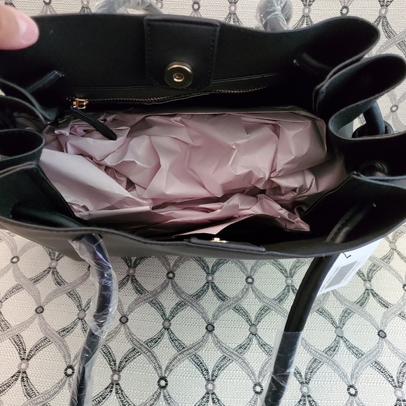 Black Drawstring Snap Closure Shoulder Handbag - Picture 5 of 7